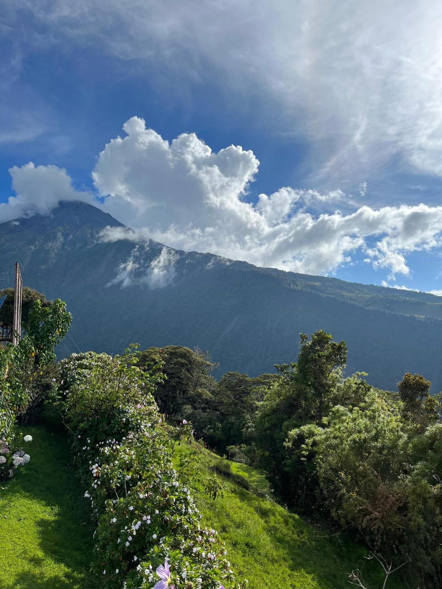 Premium Holiday Cabin - Spectacular Tungurahua Volcano View 바뇨스 외부 사진